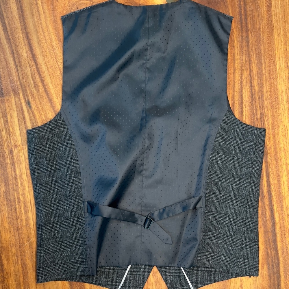 Express Vest - Picture 3 of 4